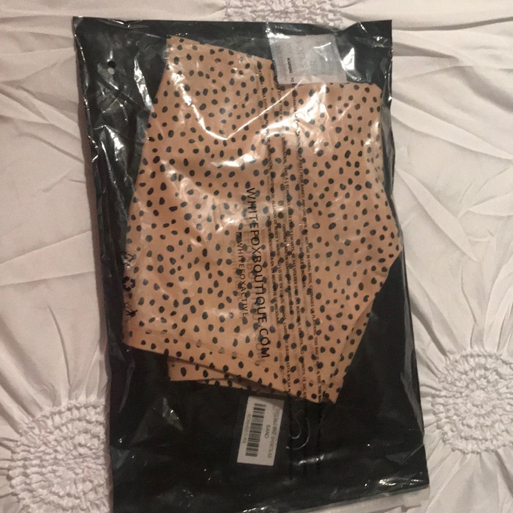 Sarah’s day white fox speckle shorts brand new xs